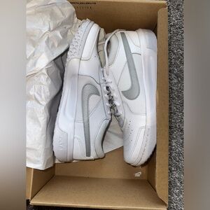 W Nike Zoom Court Lite 3 Size 8.5